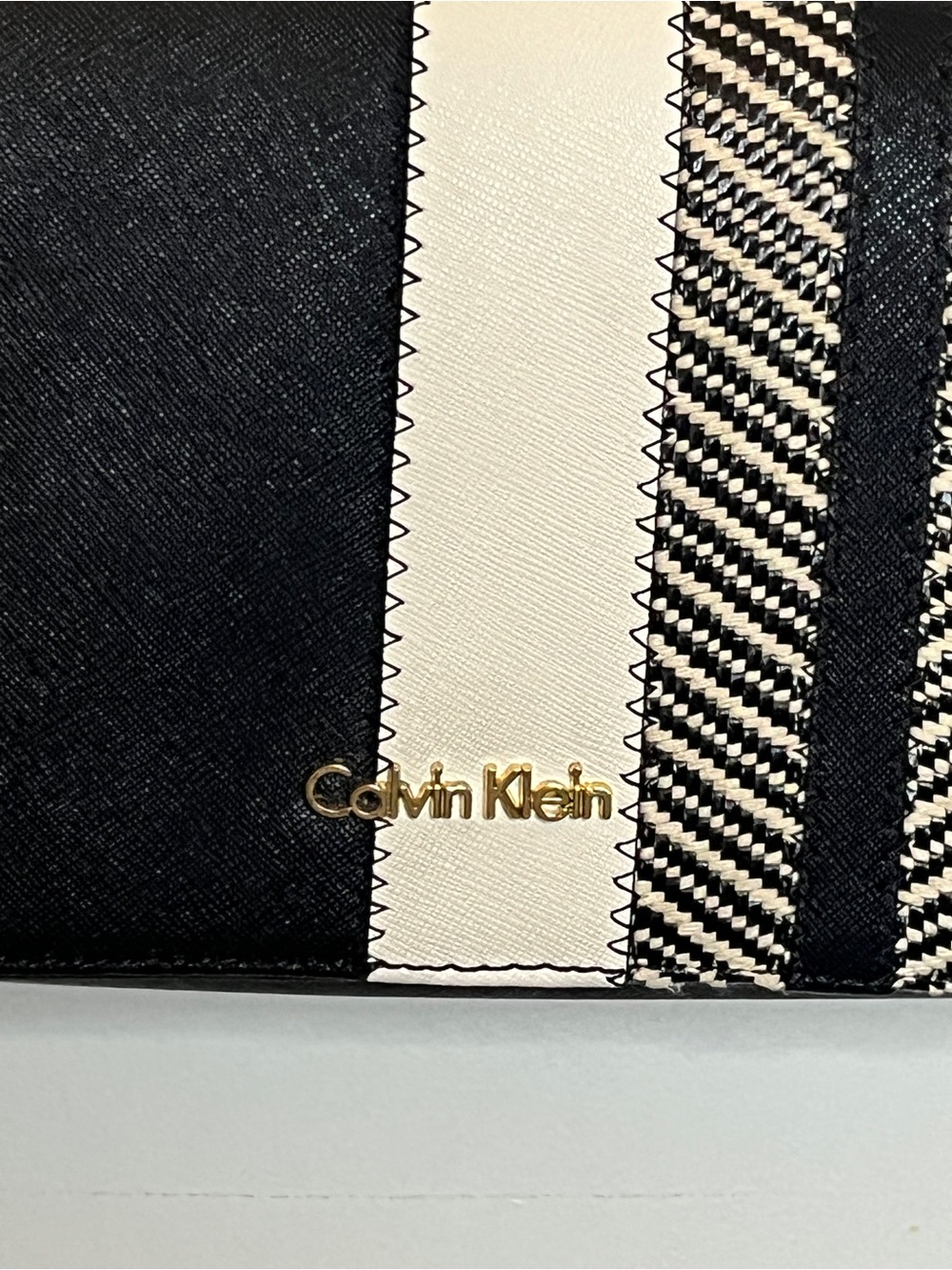 Calvin Klein Striped Saffiano Chain Crossbody Like new - Picture 8 of 13
